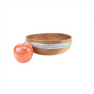 Bol à fruits classique en bois poli pour servir les desserts et les collations lors de mariages - Product Image 1