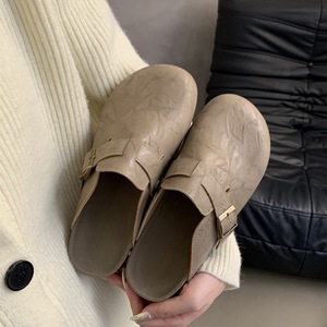 Women's slippers Retro and Versatile Casual Boken Shoes with Toe Caps New Style Washed Leather Toe Caps Retro slippers - Product Image 3