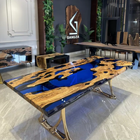Tables de salle à manger populaires en bois de noyer massif avec design spécial en résine époxy effet rivière