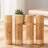 Tube de baume à lèvres personnalisable en bambou et bois naturel, idéal pour la maison, les voyages et les fêtes, avec logo.