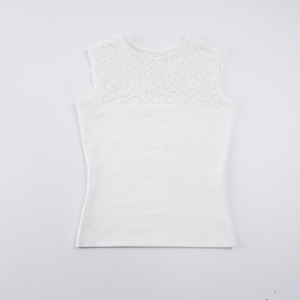 เสื้อกล้ามผู้หญิงสีขาวแต่งขอบลูกไม้ แขนกุด ดีไซน์หรูหรา ผ้าลูกไม้บางเบา คอทรงกลม ทรงเข้ารูป รุ่น 2026 เสื้อยืดลำลองพื้นฐานสำหรับฤดูร้อน - Product Image 6