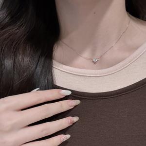 Collar Wenchi de Plata Pura S925 con Colgante de Corazón Rojo Pequeño de Lujo Chino, Modelo 23715, Diseño Único - Product Image 2