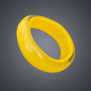 Brazalete redondo de resina amarilla, joyería artesanal de forma circular hecha a mano - Product Image 1