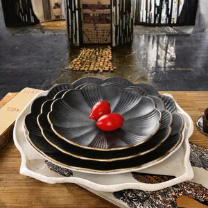 Assiette en porcelaine noire mate à motif végétal nordique créatif, bord doré, résistante au four, pour la maison et les réceptions en restaurant - Product Image 6