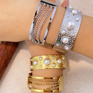 Bracciale Y & <span class=keywords><strong>S</strong></span> Open Wide Edition in <span class=keywords><strong>acciaio</strong></span> inossidabile con perle, placcato oro 18 carati, gioiello impermeabile da donna, idea regalo. - Product Image 4