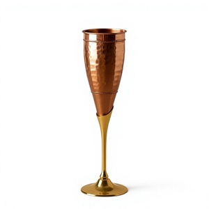 Flûtes à champagne vintage en cuivre martelé avec tige dorée, gobelet en métal pour décoration de bar, gobelet en cuivre, décoration de bar, verre à vin en cuivre - Product Image 1
