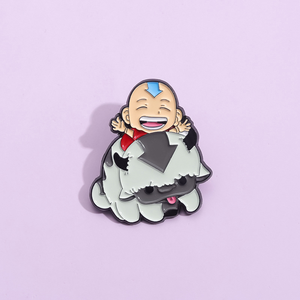 Spille da Bavero in Metallo Smaltato in Lega di Zinco Nichel Nero con Ragazzo Sdraiato sulla Schiena di una Mucca, Disponibili all'Ingrosso per Abbigliamento e Regali - Product Image 5