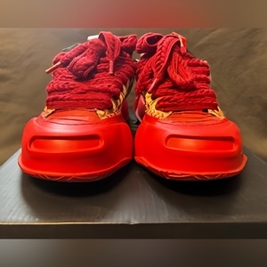 รองเท้าผ้าใบผู้ชายสีแดงแบบหนาพิเศษ ลายม้าลาย พื้นหนา สไตล์ลำลอง รับทำโลโก้ สี วัสดุ พื้นรองเท้า ตามสั่ง บริการ OEM ODM - Product Image 2