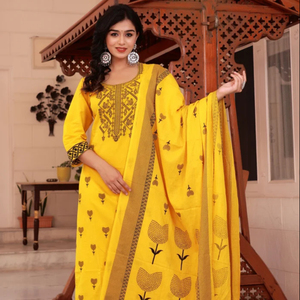 ผู้หญิงออกแบบเว็บสีเหลืองกางเกง Kurta และชุด Dupatta พิมพ์ดิจิตอลใน Kurta Kameez ด้วยผ้าฝ้ายแท้ Dupatta - Product Image 1