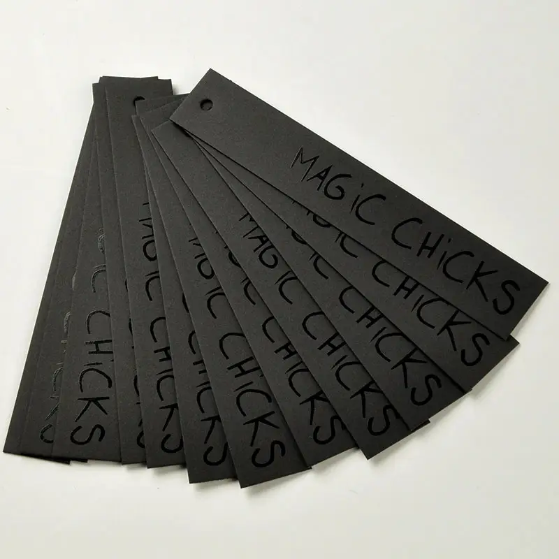 Etiquetas colgantes de PVC para ropa, papel de impresión con logotipo impreso personalizado, diseño de moda, venta al por mayor