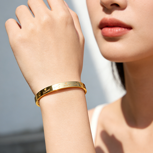 Bracciale Romantico per Coppie in <span class=keywords><strong>Acciaio</strong></span> Inox Placcato Oro 18K, Personalizzabile con Incisione Laser a Forma di Cuore per Uomo e <span class=keywords><strong>Donna</strong></span> - Product Image 3