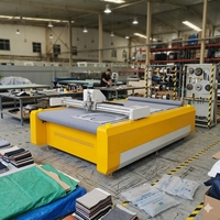 Machine de découpe automatique de tissu PVC contrôlée par écran tactile PLC, précision de 0,1 mm pour bâches de camions, bateaux gonflables, parcs aquatiques
