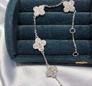 กำไลข้อมือเพชรขาวทองคำแท้ 18K ซินฟลาย 0.75 กะรัต รูปใบโคลเวอร์สี่แฉก ดีไซน์หรูหรา ปรับขนาดได้ - Product Image 3