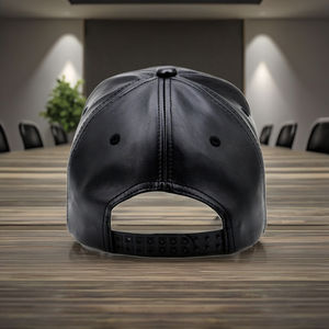 Gorra de Béisbol Ajustable de Cuero PU Genuino Negro, Tela Oxford Personalizada con Logotipo Metálico, Características Comunes en Gorras de Béisbol - Product Image 4