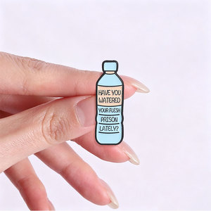 Spilla in metallo smaltato di alta qualità con citazione personalizzata 'Have You Watered Your Flesh Prison Lately', all'ingrosso - Product Image 2
