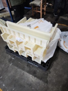 Moule de clôture Renfa HG en plastique ABS de haute qualité, jaune clair, résistant à l'usure, avec moulage par injection, prix usine Henan, personnalisable - Product Image 5