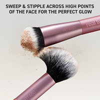 Pinceau de maquillage 1327 Real Technique à poils synthétiques vegan pour surligneur, détails et contour, adapté aux formules liquides, crèmes et poudres