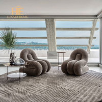 Fauteuil lounge moderne en peau de mouton fait main, style mid-century, avec housse amovible – Design capitonné durable pour hôtels, maisons et clubs