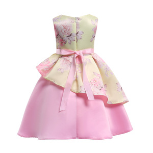 Oportunidades de Distribución: Vestido de Novia Innovador, Largo, Rosa, Sin Mangas, con Bordado y Estampado Personalizado - Product Image 1