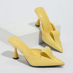 Mules de Tacón Alto Amarillos de Moda para Mujer 2025, con Punta en Pico, de Charol y Pedrería, para Uso Diario - Product Image 4