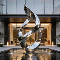 Grande sculpture abstraite en métal en forme de S, sculpture fluide en acier inoxydable poli miroir, fontaine extérieure pour place publique, fabrication sur mesure