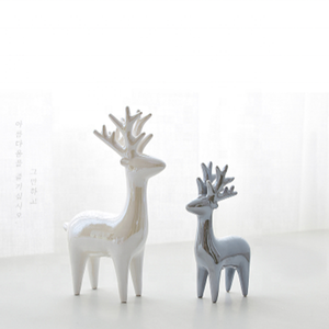 سيراميك مطلي يدويًا مضاءة شجرة عيد الميلاد الأيائل تماثيل ملائكية الحلي عيد الميلاد - Product Image 3