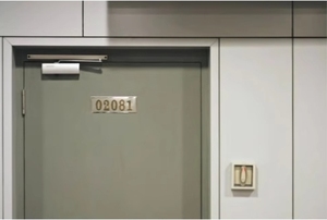 TS1500 Feu hydraulique <span class=keywords><strong>Fermeture</strong></span> <span class=keywords><strong>automatique</strong></span> <span class=keywords><strong>Porte</strong></span> en aluminium Style moderne Tampon Règle à glissière Entrepôt <span class=keywords><strong>extérieur</strong></span> Atelier industriel - Product Image 4