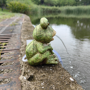 Fabbrica di vendita diretta animale-Design <span class=keywords><strong>solare</strong></span> alimentato Polyresin rana ornamento per giardino esterno fontana di <span class=keywords><strong>acqua</strong></span> decorazione - Product Image 3