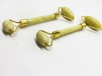Rouleau de massage Gua Sha logo personnalisé masseur de visage en jade naturel avec boîte rouleau de jade Xiuyan de haute qualité guasha