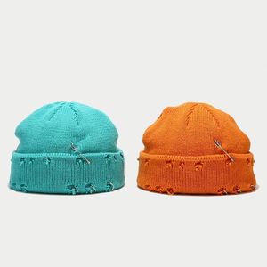 Gorro de Invierno Unisex Versátil, Gorro de Punto Moderno de Color Sólido, Gorro Simple sin Borde, 100% Acrílico, para Negocios y Viajes - Product Image 2