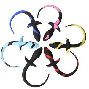 Set di <span class=keywords><strong>Plug</strong></span> Anali a Forma di Squalo in Silicone Bicolore Impermeabile <span class=keywords><strong>con</strong></span> Design a <span class=keywords><strong>Coda</strong></span> Piccola per Giochi Sessuali BDSM - Product Image 1