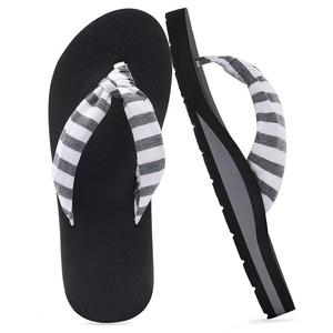 <span class=keywords><strong>Sandali</strong></span> con tacco a zeppa di <span class=keywords><strong>grandi</strong></span> dimensioni da <span class=keywords><strong>donna</strong></span> con cinturino fibbia infradito scarpe estive ricamate da <span class=keywords><strong>donna</strong></span> - Product Image 5