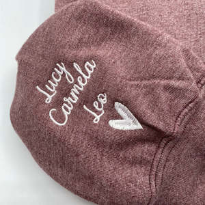 Mawmaw felpa intrecciata o felpa con cappuccio con nomi di nipoti ricamati su manica Motivo 3D per Logo anteriore stagione autunno inverno - Product Image 5