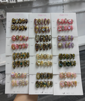 Faux ongles à presser faits main en gros, luxe baroque, strass 3D scintillants, motifs variés, pendentif chaîne de perles, forme cercueil longue