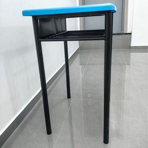 Escritorio Escolar con Superficie de Plástico y Estructura Metálica 440x440x780mm, Diseño Minimalista y Duradero para Uso en el Aula - Product Image 2