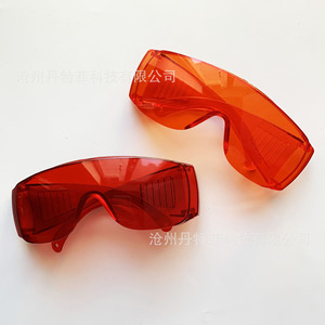 Lunettes de protection rouges pleine monture pour travaux en laboratoire chimique avec verres non revêtus à 99 % de transmission de la lumière - Product Image 5
