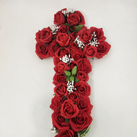 Arrangements floraux funéraires fleurs commémoratives fleurs de croix de rose rouge de haute qualité pour cimetière de cercueil de tombe artificielle