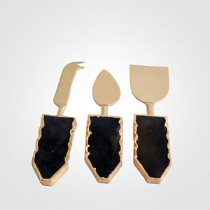 Ensemble de couverts modernes en laiton avec manches en résine noire, finition mate, résistant à la rouille, parfait pour les fêtes - Product Image 1