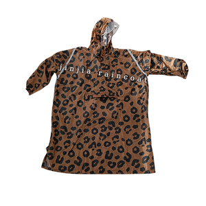 <span class=keywords><strong>Poncho</strong></span> de pluie écologique en polyester à <span class=keywords><strong>manches</strong></span> <span class=keywords><strong>longues</strong></span> imperméable à imprimé léopard avec logo personnalisé pour un usage quotidien - Product Image 6