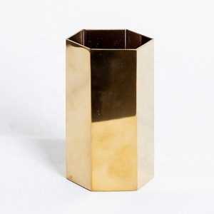 Nouveau vase de table doré en laiton hexagonal Design de fleurs élégantes - Product Image 2