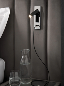 Cama de Hotel Tapizada <span class=keywords><strong>Mayfair</strong></span> <span class=keywords><strong>en</strong></span> Terciopelo Opulento Gris Acero con Almacenamiento Otomano, Mesitas de Noche y Luces - Product Image 3