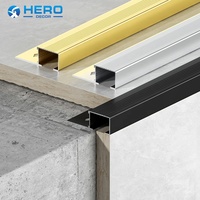 Liquidation : Nez de marche carré moderne en aluminium Hero Metal, durable et résistant à l'eau