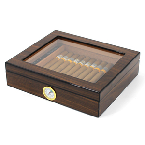 <span class=keywords><strong>Humidor</strong></span> <span class=keywords><strong>de</strong></span> Cigarros Moderno Personalizado <span class=keywords><strong>de</strong></span> Madera <span class=keywords><strong>de</strong></span> Cedro Español Hecho en China con Tapa <span class=keywords><strong>de</strong></span> Vidrio y Técnica <span class=keywords><strong>de</strong></span> Lacado - Product Image 3