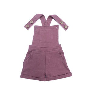 Venta al por mayor de pantalones cortos con pechera para niñas, crepé, botones de color sólido, ropa informal de uso diario para bebés - Product Image 4