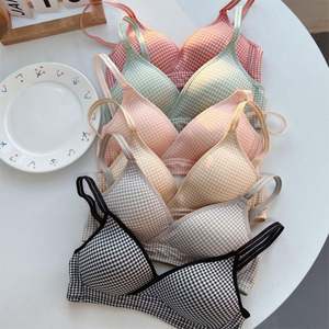 Soutien-gorge adhésif ultra-fin antidérapant pour petite poitrine Poly Poly - Product Image 1