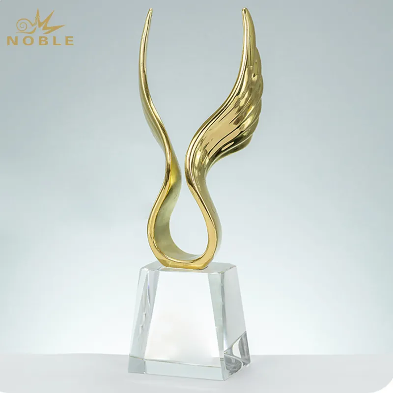 Noble-Base de cristal de ala de águila de Metal, regalo de negocios, logotipo grabado personalizado, trofeo de águila, artesanías de mano