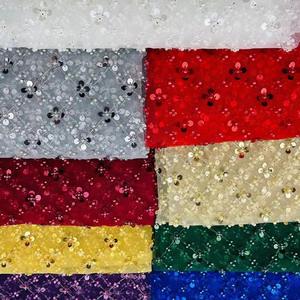 Vente directe d'usine Tissu brocart Jacquard Robe de scène pour filles Robe de mariée Dentelle Maille Trèfle à quatre feuilles Broderie de perles Paillettes 100% - Product Image 5