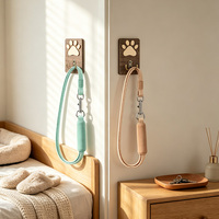 Porte-clés mural en bois en forme de patte de chien, support de laisse pour animaux de compagnie, porte-clés en bois gravé sur mesure pour l'entrée, décoration de la maison