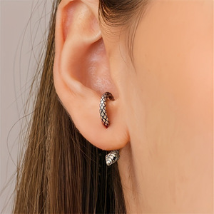 Boucles d'oreilles serpent dorées vives et exagérées pour femmes, bijoux d'oreille punk gothiques à l'effigie d'animaux, cadeaux pour filles, fêtes et festivals - Product Image 6
