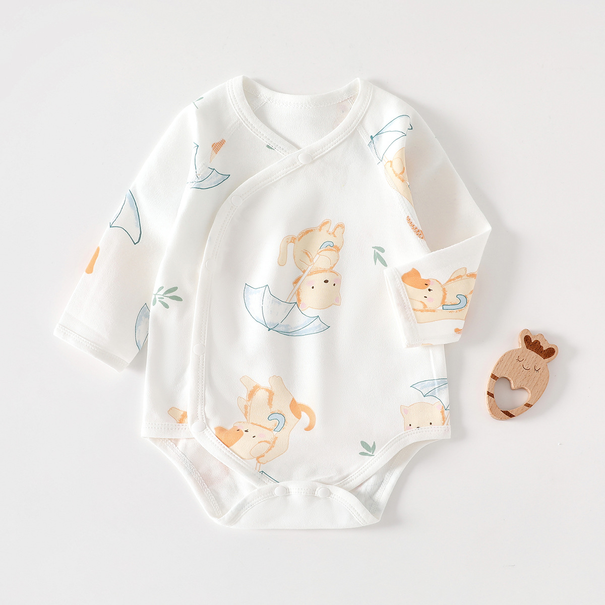 Oso que se esconde bajo la lluvia